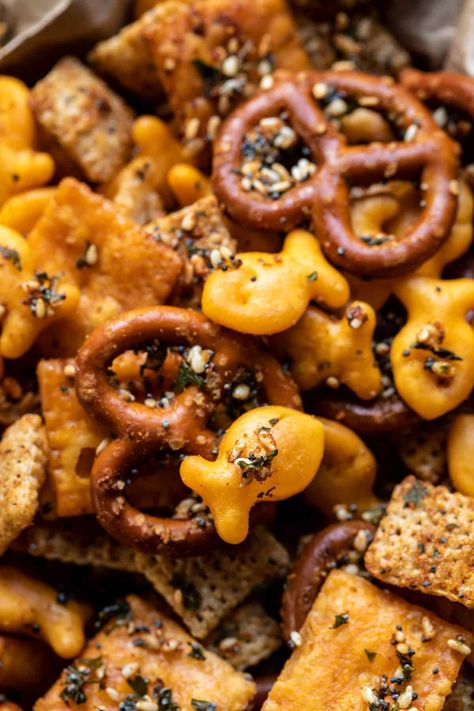 Everything Ranch Cheese and Pretzel Snack Mix | halfbakedharvest.com Ranch Pretzels, Ranch Crackers, Seasoned Pretzels, Half Baked Harvest Recipes, Homemade Ranch Seasoning, Pretzel Snacks, Pumpkin Beer, Pumpkin Coffee Cakes, Roasted Apples