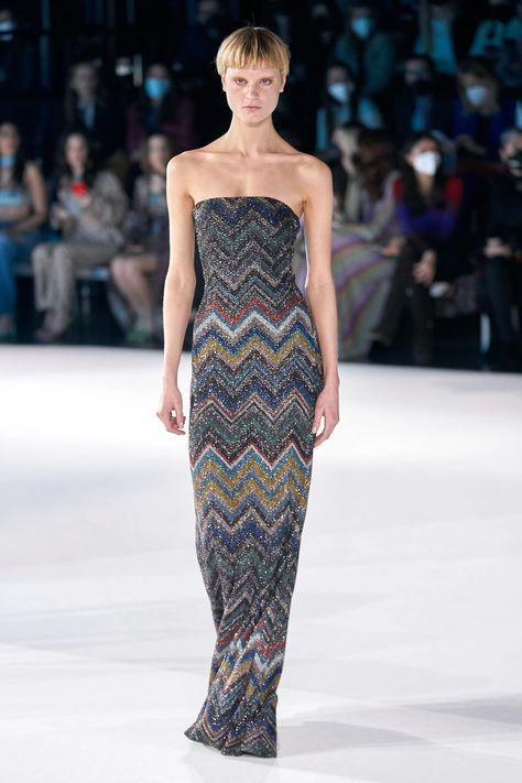 Missoni Fashion, Fall Fashion 2022, Missoni Dress, Runway Gowns, A Game Of Clothes, Game Of Clothes, Trend Forecast, Resort 2023, Fashion Figures