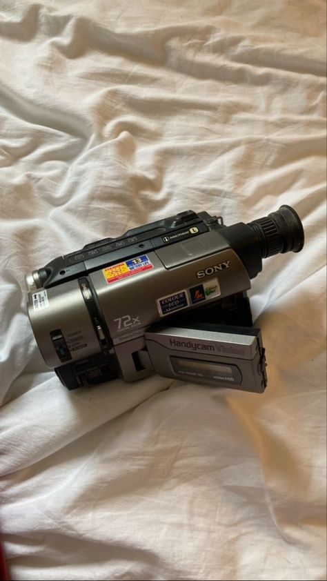 Vintage Camcorder Aesthetic, 90s Camcorder, Old Camcorder, Camcorder Aesthetic, Vintage Camcorder, Old Gadgets, Old Film Camera, Vintage Gadgets, Film Camera Photography