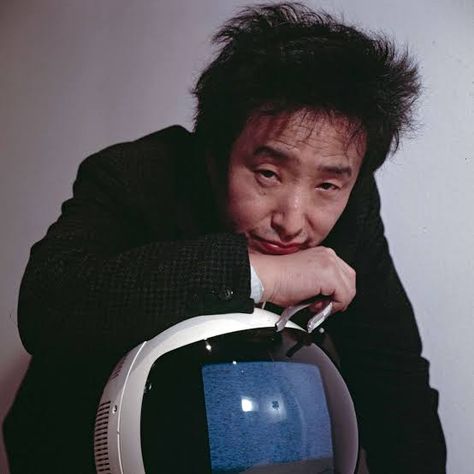 Nam June Paik, Past Life, Pictures To Draw, Vr Goggle, Art History, Google Search, Photography