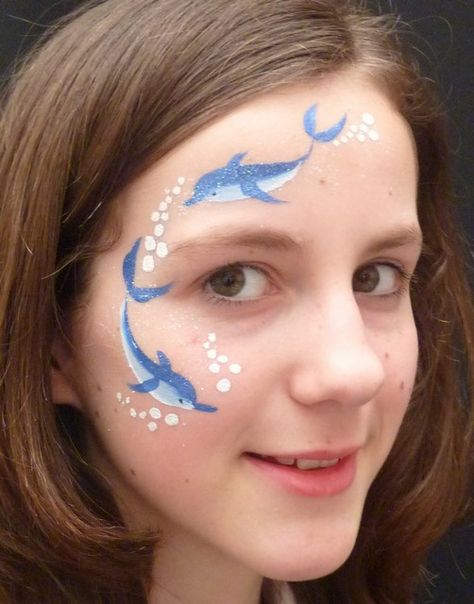 Face Paint Ocean Theme, Dolphin Face Paint Easy, Sunset Face Paint, Hawaii Face Paint, Summer Face Paint Ideas, Whale Face Paint, Cute Face Paint Ideas For Teens, Jellyfish Face Paint, Beach Face Paint