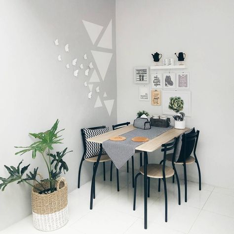 Desain Ruang Makan Minimalis Sederhana Apartment Decorating Living, Dining Room Storage, Home Design Living Room, Trendy Home, Living Room Decor Apartment, Home Room Design, Apartment Living Room, Minimalist Living Room, Small Living Rooms