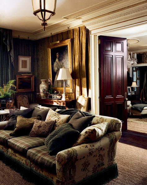 Ralph Lauren Home Living Room English, Ralph Lauren Home Living Room, Ralph Lauren Interiors, Living Room Layout Ideas, Bohemian Living Room Ideas, Castle Interiors, Room Layout Ideas, Timeless Interior Design, English Interior