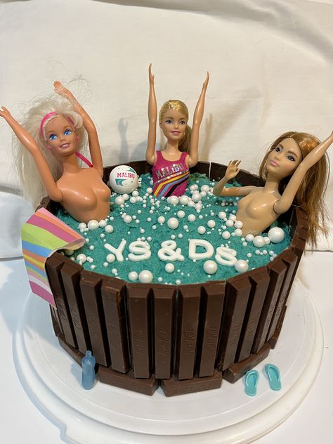 Hot Tub Birthday Party, Spa Cake, Diy Hot Tub, Sweet Dishes Recipes, Sweet 15, Girls Weekend, Cute Cakes, Girls Trip, Graduation Party