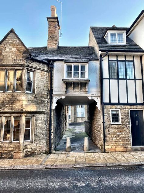 Stamford Lincolnshire, Stone Town, Awesome Architecture, City Planning, Historical Buildings, Living Modern, Building Architecture, Historic Places, Amazing Travel