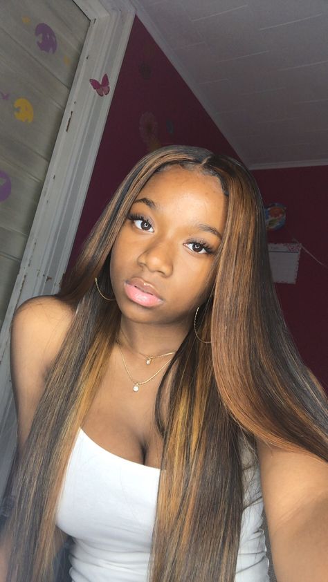 Blonde closure sew in on brown skin girls Honey Blonde Hair Highlights On Brown Hair, Sewin Closure, Sew In Leave Out With Color, Natural Closure Sew Ins, Closures Sew In, Brown Sow In, Colored Closure Sew In, Sew In Hairstyles Blonde Highlights, Sew In Weave With Color