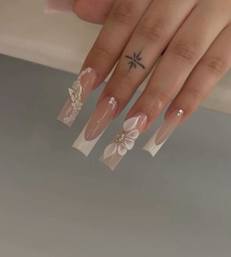 There's a new beauty trend taking over Instagram and it's absolutely stunning. Say hello to "quartz nails". Quinceanera Nails, Girly Acrylic Nails, French Tip Acrylic Nails, French Acrylic Nails, Short Square Acrylic Nails, Acrylic Nails Coffin Pink, Unique Acrylic Nails, Long Square Acrylic Nails, Nail Swag