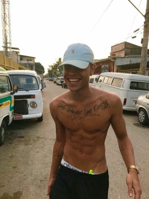 Chest Tattoo Lettering, Harry Styles Clothes, Michael Jackson Dangerous, Beard Styles Short, Brazilian Men, Skater Boys, Boys With Curly Hair, Cute Black Guys, Tumblr Boys