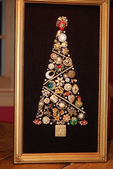 , These pics are some from Pinterest but you get the idea Jewelry Trees, Old Jewelry Crafts, Jeweled Christmas Trees, Jeweled Christmas, Jewelry Christmas Tree, Vintage Jewelry Crafts, Vintage Jewelry Art, Repurposed Jewelry, Jewellery Ideas