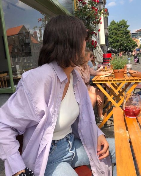 Lavender Top Outfit, Lavender Shirt, French Girl Aesthetic, Outfit Korean Style, Lavender Tops, Jeans And Converse, Outfit Korean, Hipster Outfits, Handbags Fashion