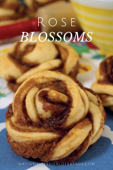 These Rose Bloom rolls are as tasty as they are beautiful! Take a look at our step-by-step photos and instructions! Cinnamon Roll Roses, Rose Shaped Cookies, Flower Cinnamon Rolls, Rose Cinnamon Rolls, Fancy Cinnamon Rolls, Food Roses, Rose Shaped Food, Flower Shaped Food, Fancy Bread