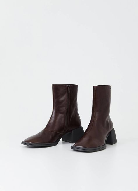 4 Dated Boots Trends That Are Taking a Back Seat for 2023 | Who What Wear UK Vagabond Shoes, Dark Brown Boots, Brown Boots Women, Neutral Shoes, Chocolate Leather, Cream Shoes, Trending Boots, Slingbacks, Long Boots