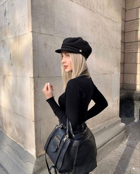 Newsboy Hat Outfit, Baker Boy Hat Outfit, Newsboy Outfit, Wearing Rings, Spiritual Meaning, Outfits With Hats, Celebrity Outfits, Winter Fashion Outfits, Street Style Outfit