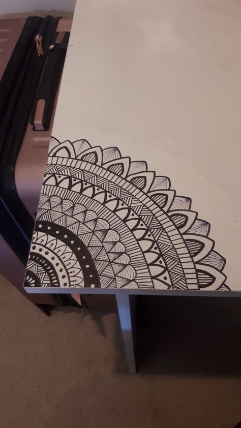 Mandala Art Corner Design, Mandala Corner Designs, Mandala Drawing Corner, Corner Mandala Art, Corner Mandala Design, Mandela Art Easy For Beginners, Mandela Art Easy, Corner Mandala, Mandala Arts