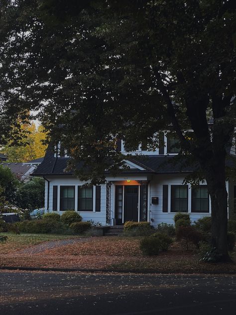 Oregon Home Aesthetic, House In Oregon, Portland Oregon Houses, Portland Oregon Homes, Oregon House Aesthetic, Autumn Grandmacore, Oregon Apartment, Oregon Suburbs, Portland Oregon Aesthetic