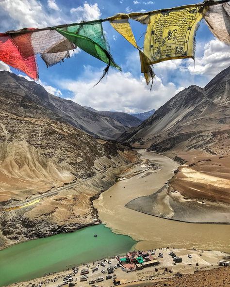 Mountains In India, High Hills, Bhutan Travel, Ladakh India, Backpacking Trip, Travel Pictures Poses, Dream Place, Mountain Travel, To Get