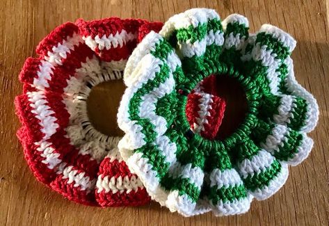 Crochet Christmas Scrunchies, Scrunchies Ideas, Crochet Ponytail, Christmas Scrunchies, Moon Christmas, Christmas Crochet Blanket, Crochet Waffle Stitch, Crochet Scrunchies, Howling At The Moon