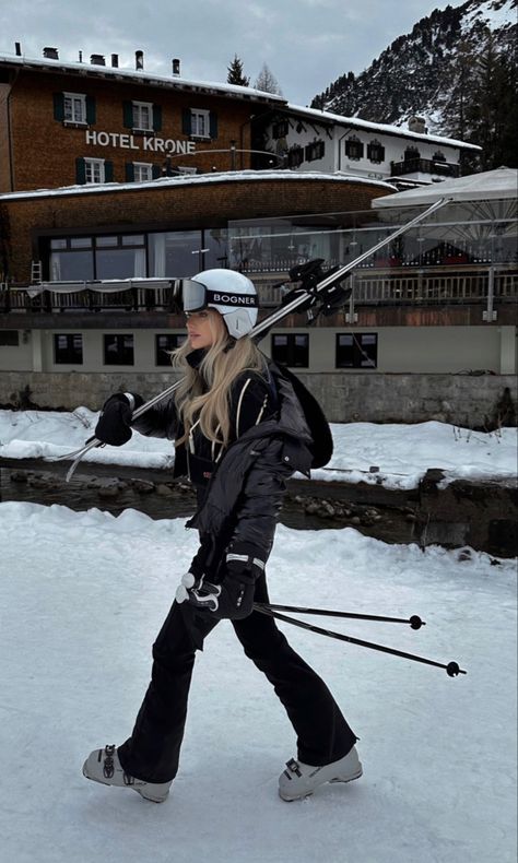 Ski Outfits For Women, Ski Trip Aesthetic, Mode Au Ski, Apres Ski Outfit, Ski Outfit For Women, Chalet Girl, Ski Fits, Ski Fit, Snow Fits