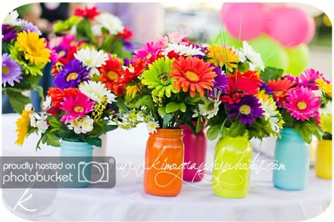 image Fiesta Bridal Shower, Mexican Fiesta Party, Fiesta Birthday Party, Mexican Birthday, Tafel Decor, Fiesta Wedding, Fiesta Theme Party, Mexican Party Theme, Fiesta Theme