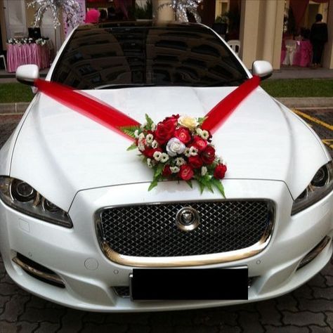 Make a memorable exit as newlyweds by jazzing up your set of wheels with just married car decoration. Car Wedding Decoration, Car Decorations For Wedding, Car Decoration Ideas, Wedding Car Deco, Decoration With Flowers, Cars Decorations, Just Married Car, Bridal Car, Wedding Flower Jewelry