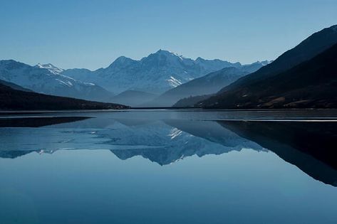 I like this reflection photography because of the way the mountain reflects off the water. Water Reflection Photography, Sumber Daya Alam, Camping Uk, Wilderness Camping, Reflection Photography, Landscape Photography Tips, Mountain Wallpaper, Camping Outdoors, Water Reflections