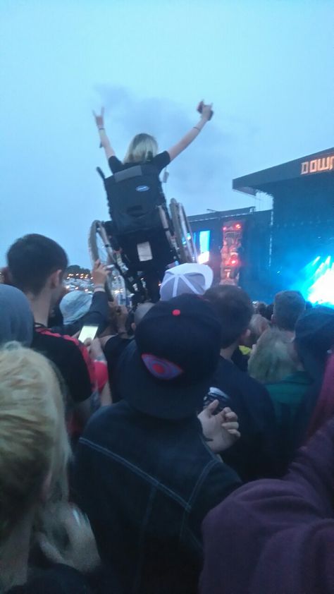 Cripple Punk Aesthetic, Punk Wheelchair, Cripplepunk Aesthetic, Disabled Aesthetic, Wheelchair Pose Reference, Wheelchair Reference, Wheelchair Aesthetic, Cripple Punk, Festival Crowd