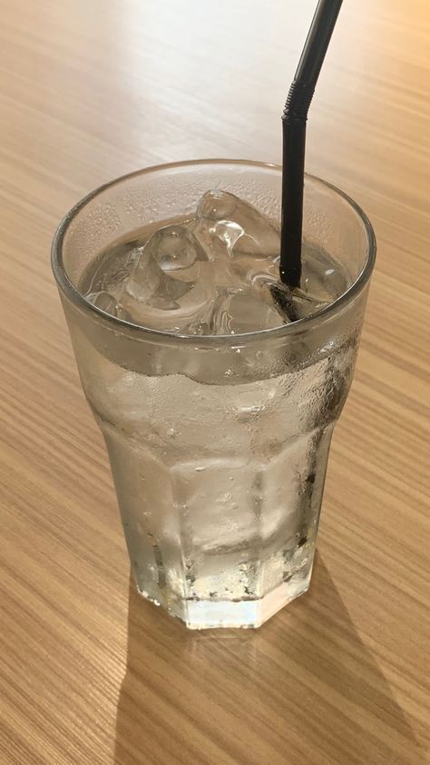 Water With Ice Aesthetic, Water Ice Aesthetic, Iced Water Aesthetic, Cold Water Aesthetic, Agua Aesthetic, Water In A Cup, Cold Glass Of Water, Ice Aesthetic, Iced Water