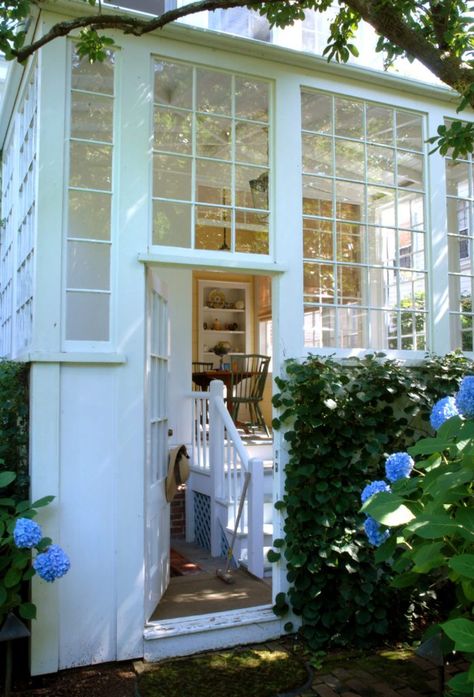 A 19th Century Nantucket Home by Thomas Jayne - The Glam Pad Nantucket Cottage Interiors, Nantucket Beach Cottage, Nantucket Interior Design, Nantucket House, Nantucket Style Homes, Nantucket Cottage, Nantucket Home, Woodland Cottage, Nantucket Style