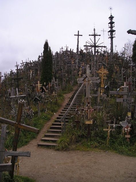 Hill Of Crosses, Southern Gothic Aesthetic, Images Terrifiantes, Arte 8 Bits, American Gothic, Southern Gothic, Gothic Aesthetic, Gothic Architecture, The Hill