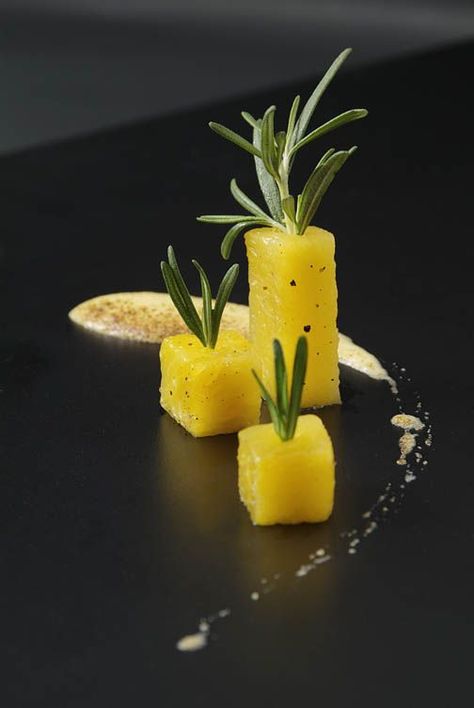 Pepper Pineapple, Rosemary Sabayon: Food Presentation Plates, Food Plating Techniques, Gourmet Food Plating, Decorações Com Comidas, Molecular Gastronomy, Food Garnishes, Food Decoration, Food Presentation, Food Plating