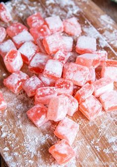 After days of experimentation, I discovered how to make turkish delight that is chewy and has an exotic rose flavor like the one I bought in Turkey. Easy Turkish Delight Recipe, Rose Turkish Delight Recipe, Turkish Delight Recipe, Turkish Recipes Desserts, Turkish Desserts, Exotic Food, Homemade Candies, Turkish Delight, Turkish Recipes