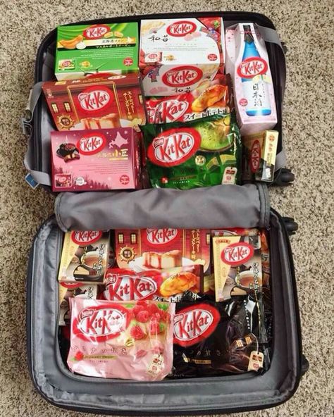 KitKat selection from Japan Japan Kitkat, Japanese Kitkat, Japanese Snack Box, Japanese Snacks, Snack Box, Men's Fashion, Lunch Box, Snacks, Japan