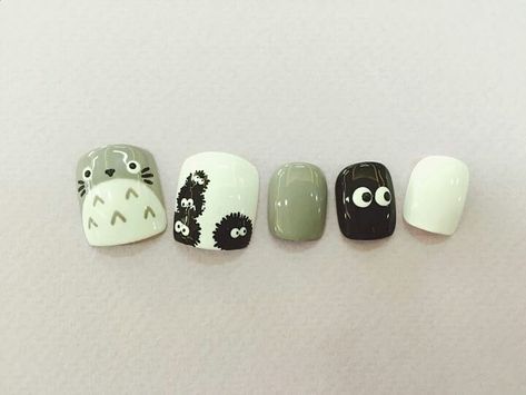 Hayao Miyazaki Nail Art, My Neighbor Totoro Nail Art, Elemental Nails, Studio Ghibli Inspired Nails, My Neighbor Totoro Nails, Squishmallow Nails, Miyazaki Nails, Totoro Makeup, Totoro Nail Art