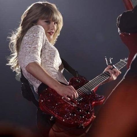 Taylor Swift, Swift, Happy Birthday, Birthday, Red