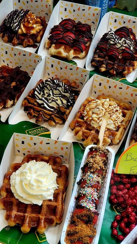 Waffles Bar, Waffle And Ice Cream, Food Truck Food Ideas, Truck Food Ideas, Churros And Chocolate, Waffle Truck, Stuffed Waffles, Waffle Pops, Waffle Shop