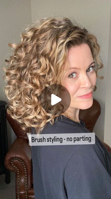 2,008 likes, 68 comments - me.and.my.curls on September 25, 2023: "Brush styling -No specific parting. I don’t establish an obvious part in my hair on my washdays. This allows me to flip my part from one day to the next which often helps avoid refreshing and gives me root volume. Products: @discovertreluxe •Curl Renew & Restore Cleansing Rinse •Untie the Knot leave in conditioner •Hi Definition Curl Enhancer Styling Gel - Fragrance free •Soothe & Restore Curl Defining Mousse Tools used Fall Hair Curly Natural Curls, Curly Hair Parted To The Side, Me And My Curls, Styling Shoulder Length Curly Hair, Curly Hair How To Style, Curly Hair Over 60 Women, How To Style 2b Hair, Plump Method Curls, How To Get My Curls Back