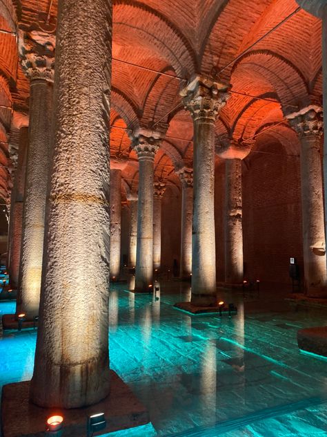 Basilica Cistern Istanbul Turkey, Istanbul Cistern, Piranesi Aesthetic, Istanbul Trip, Istanbul Aesthetic, Basilica Cistern, Turkey Trip, Istanbul Photography, Istanbul City