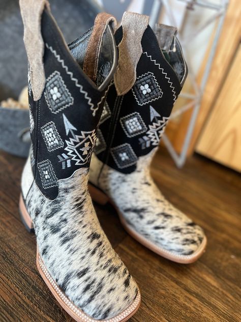 * Genuine hide * Cowhide varies for every pair. Please message us to see what's available in your size * These run a little on the small side Cute Cowgirl Boots, Custom Cowboy Boots, Rodeo Boots, Boots Outfit Men, Cowgirl Style Outfits, Western Shoes, Cute Country Outfits, Wedding Boots, Cowboy Western