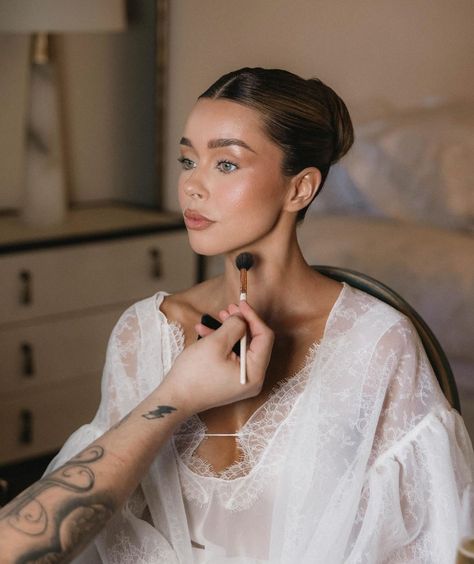 Bride Bun, Sierra Furtado, Photo Inspo Instagram, Breakfast Spread, Bridal Styled Shoot, Bridal Hair Veil, Amazing Breakfast, Bridal Hair Inspiration, Inspo Instagram