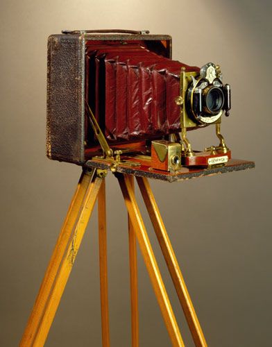 Century Camera Co. Field Camera Used at the 1904 World's Fair. Antique Camera Aesthetic, Vintage Photographer With Camera, Camera Old Vintage, Old Vintage Camera, Field Camera, 1800s Camera, Antique Cameras, Classic Camera, Old Cameras