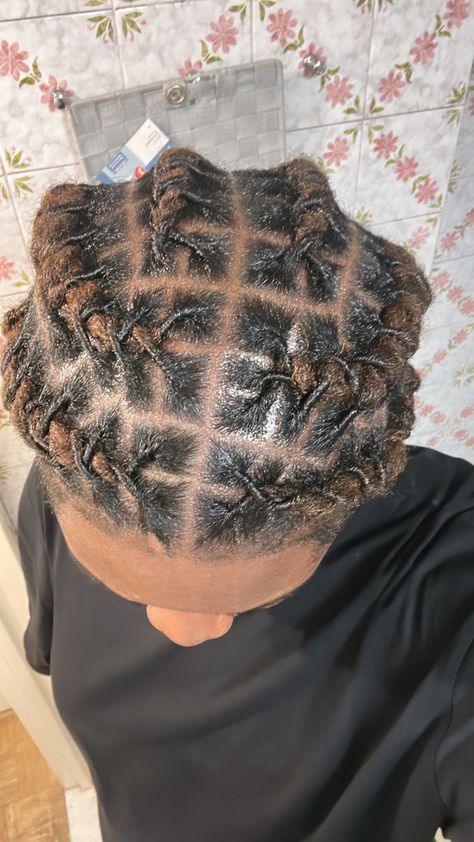 Locs Barrel Twist, Barrel Twist Styles, Barrel Twist Locs Men, Barrel Twist Locs, Dreads Inspiration, Retwist Styles, Taper Fade Long Hair, Twist Hair Men, Twist Locs