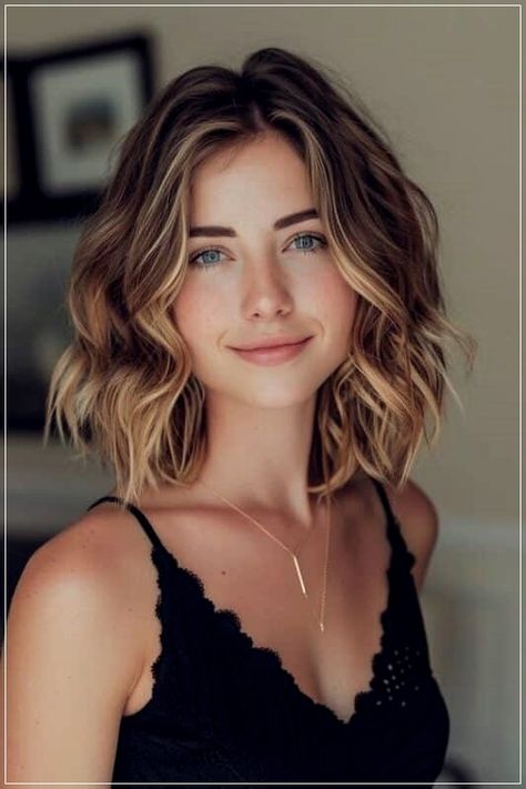 Hairstyles for Short Wavy Hair 2024 Wavy Hair Lob, Pelo Bob Ondulado, Shoulder Hairstyles, Shoulder Length Bob Haircut, Hair Contouring, Balayage Blonde, Natural Wavy Hair, Fishtail Braid, Haircut Inspiration