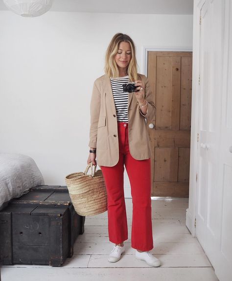 Fall Red Wide Leg Ankle-length Pants, Red Casual Wide-leg Pants, Red Wide-leg Pants For Office, Casual Red Wide Leg Pants, Full Length, Tailored Red Wide-leg Pants, Parisienne Style, French Wardrobe, Street Style Parisian, Midsize Outfits