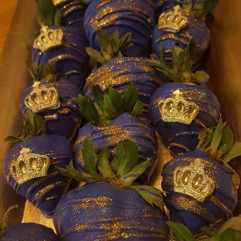 Chocolate covered strawberries #babyshower #crown #royalblueandgold #itsaboy Navy Blue Strawberries Chocolate, Royal Blue And Gold Quinceanera, Strawberries Bouquet, Italian Hot Chocolate, Coconut Hot Chocolate, Chocolate Covered Strawberry Recipe, Chocolate Covered Strawberries Bouquet, Sweet 16 Decorations, Blue Strawberry