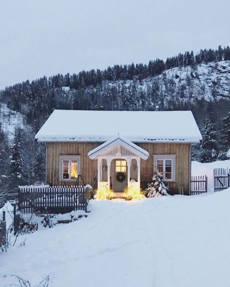 my scandinavian home: A Charming Rural Cottage By a Norwegian Fjord Norwegian Cottage Mountain Cabins, Traditional Swedish House, Norwegian Design Interiors, Norwegian Cottage Interior, Swedish Interior Design Nordic Style, Scandinavian Cottage Exterior, Scandinavian House Design Exterior, Norwegian House Interior, Norwegian Homes