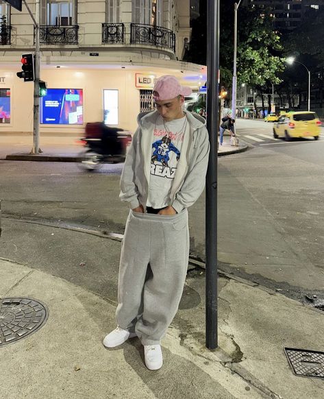 Baggy Sweatpants Outfit Men, Gray Sweatpants Outfit Men, Sweatpants Outfit Men Streetwear, Uk Drip Outfits Men, Sweatpants Outfit Men, Baggy Sweatpants Outfit, Gray Sweatpants Outfit, Fluffy Fringe, Sweatpants Fits