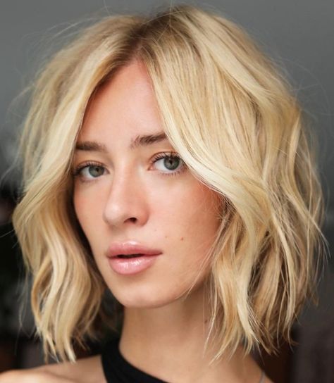 Haircut For Oval Face Wavy Hair, Short Curly Bob Hairstyles Messy Curls Wavy Hair, Spring Haircuts 2023 Short, Beachy Bob Haircut, Spring Haircuts 2023, Bob Haircut Wavy Hair, Short Beachy Waves, Beachy Waves Short Hair, 2023 Bob Haircuts