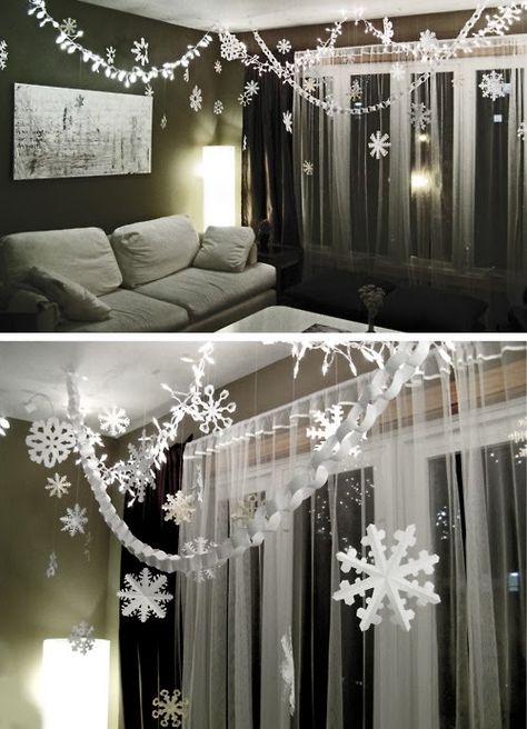 The Best DIY and Decor: Paper Chains and Snowflakes Dorm Christmas, Christmas Dorm, Diy Natal, Dorm Stuff, Winter Wonderland Party, Paper Chains, Winter Inspo, Dorm Ideas, Christmas Bedroom