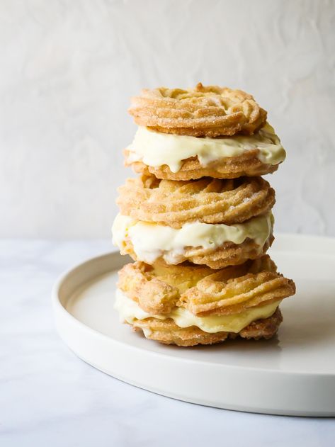 Churro Ice Cream Sandwich Churro Ice Cream Recipe, Churros With Ice Cream, Churro Ice Cream Sandwich Recipe, Churro Inspired Desserts, S’mores Ice Cream Sandwich, Churro Ice Cream, Churro Ice Cream Sandwich, Baked Churros, Churros Recipe