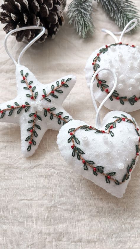 2024 Diy Christmas Ornaments, Christmas Ornaments Felt Diy, Winter Craft Projects For Adults, Christmas Decorations Embroidery, Felt Embroidery Christmas Ornaments, Diy Sewn Christmas Ornaments, Embroidery Ornaments Christmas, Diy Embroidery Ornaments, Embroidered Christmas Ornaments Diy